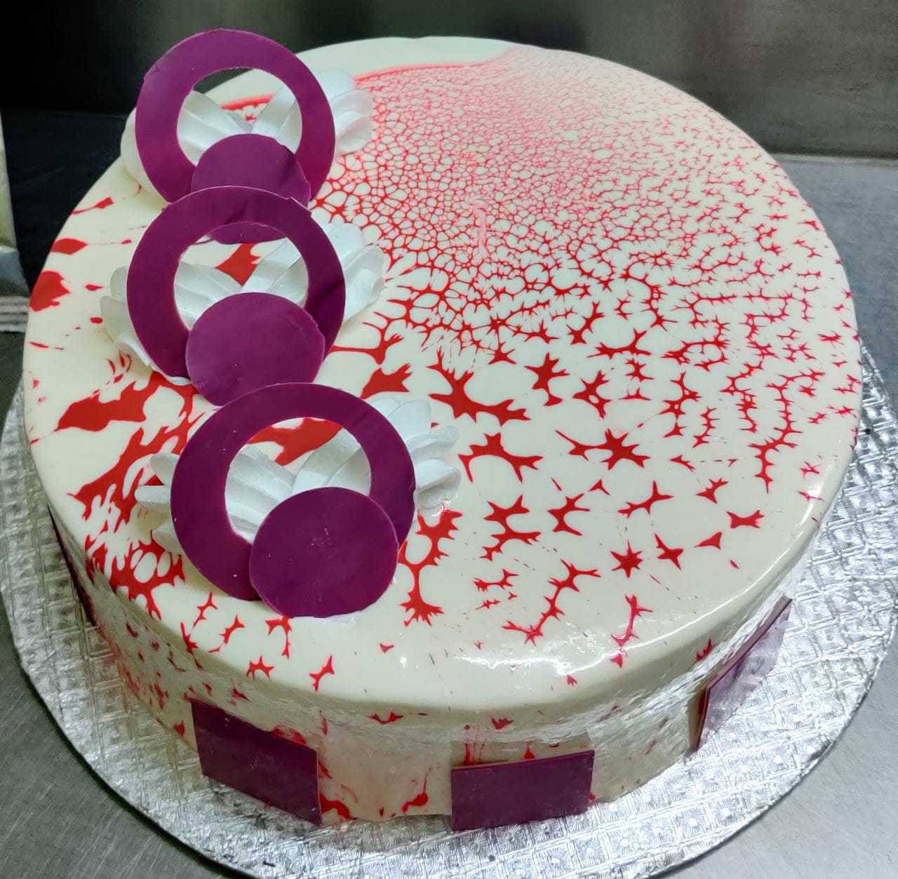 Premium RED N White Velvet Cake